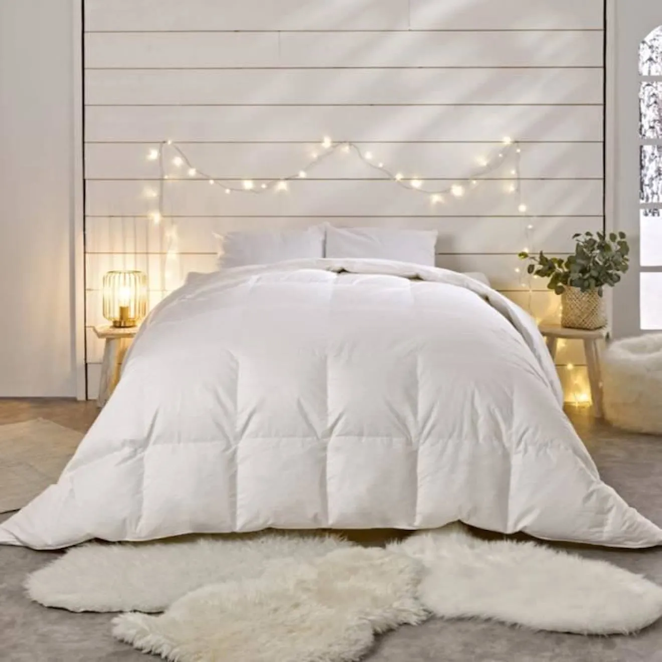 BLEU CALIN Couette Duvet Naturelle Chaude - 90% Duvet de Canard - Enveloppe 100% percale de coton - 140x200cm blanc - Bleu Calin