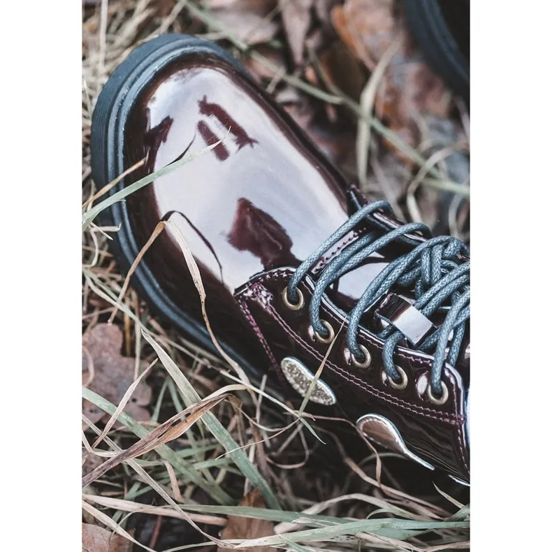 Bottines enfant en cuir verni avec décorations, bordeaux Adete rouge