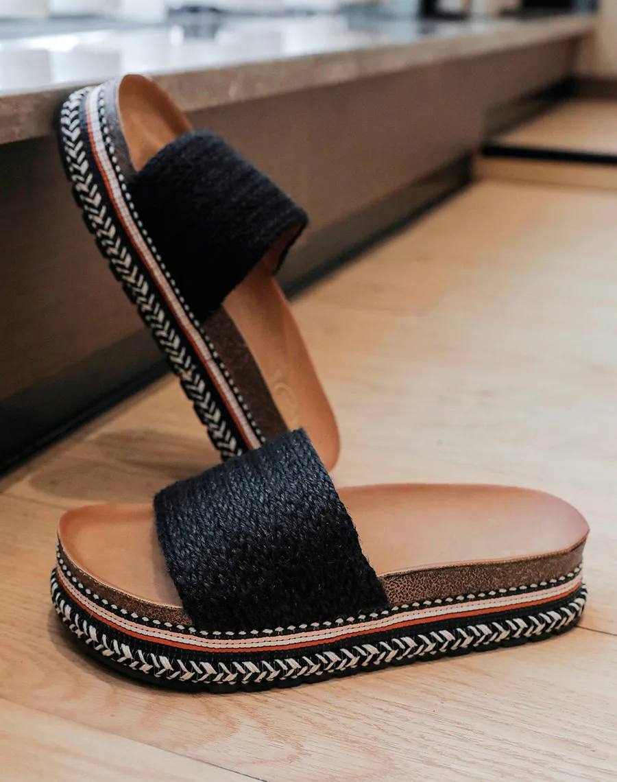 Mules à bride épaisse noire et semelle épaisse style aztèque