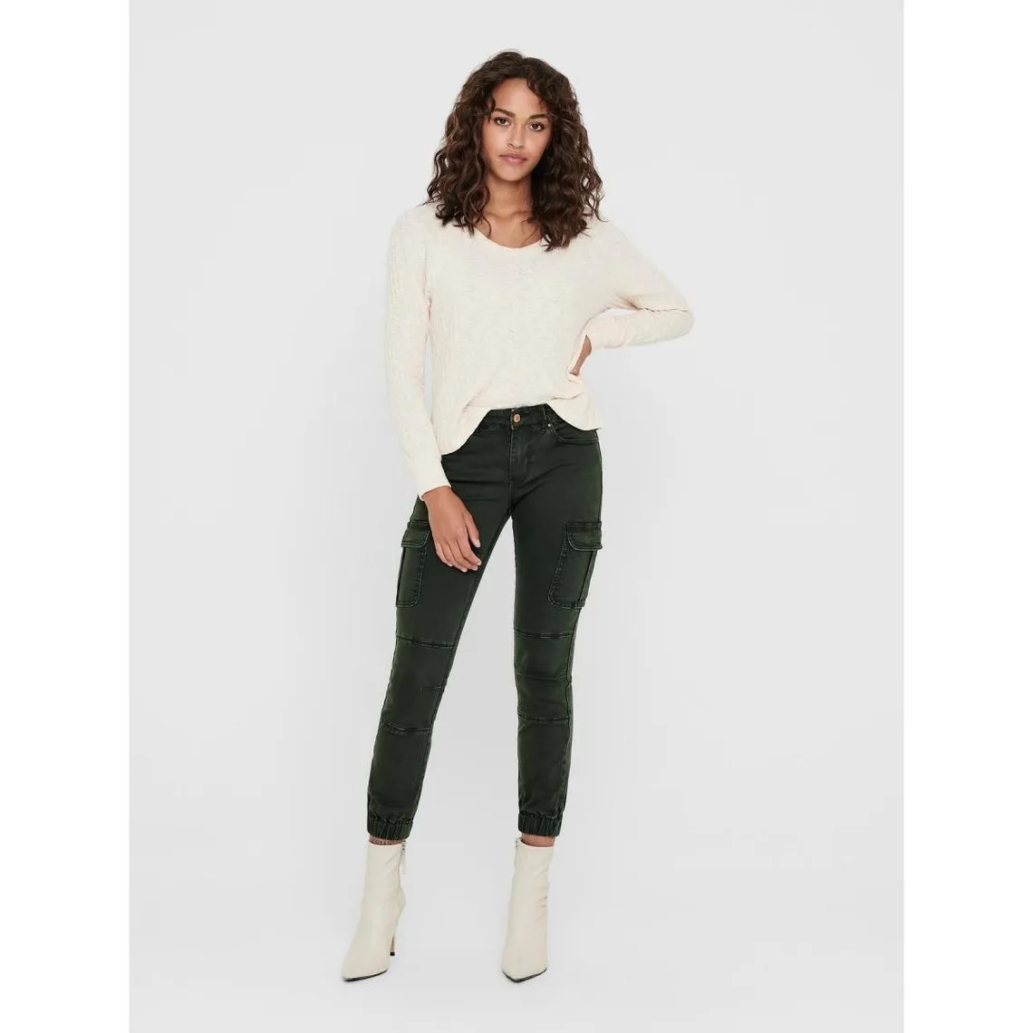 Pantalon cargo Détails cargo vert en coton Lina | 3 Suisses