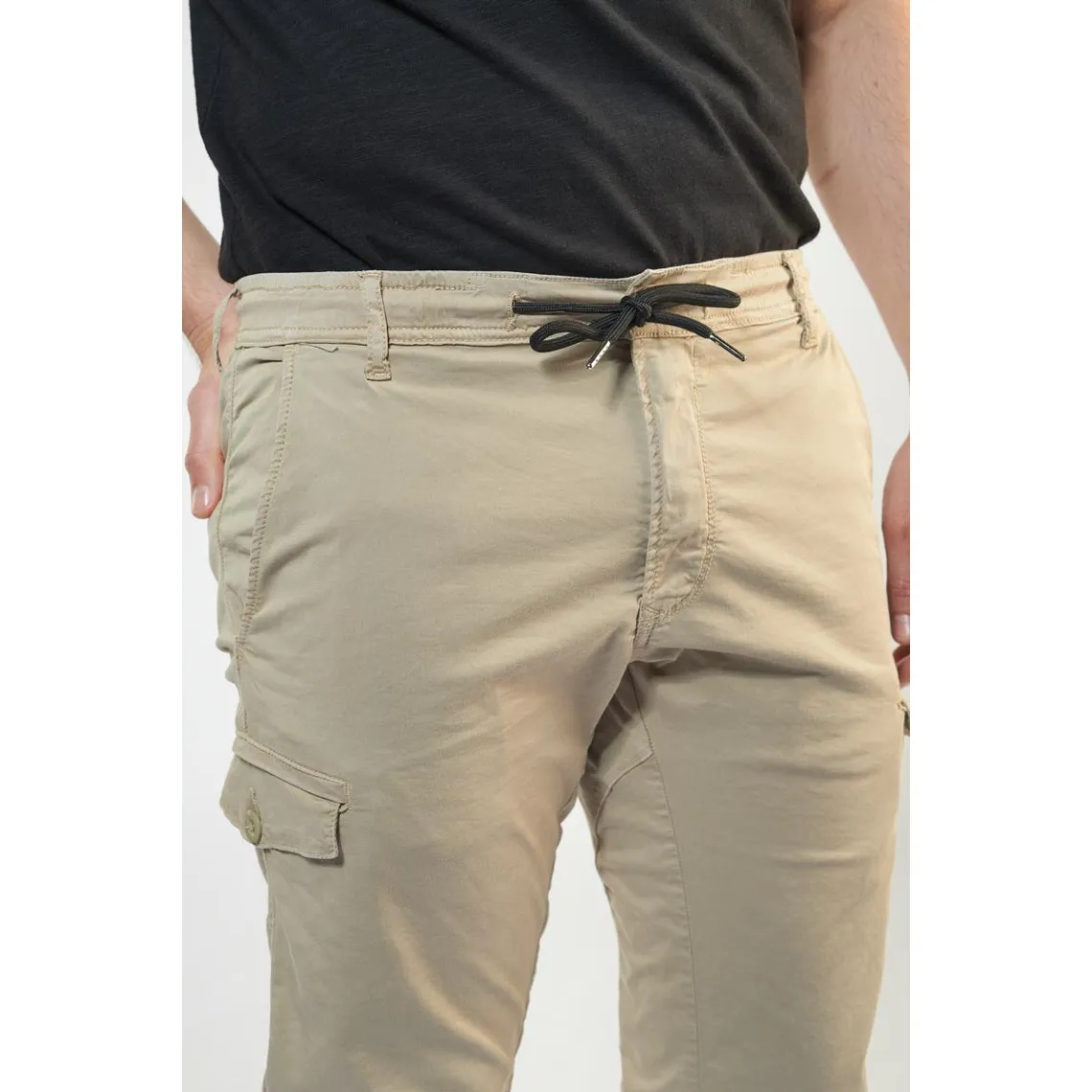 Pantalon cargo Vedje beige sable blanc en coton | 3 Suisses