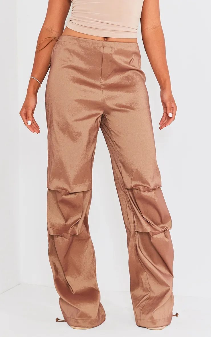 Pantalon cargo à pinces en taffetas bronze métallisé