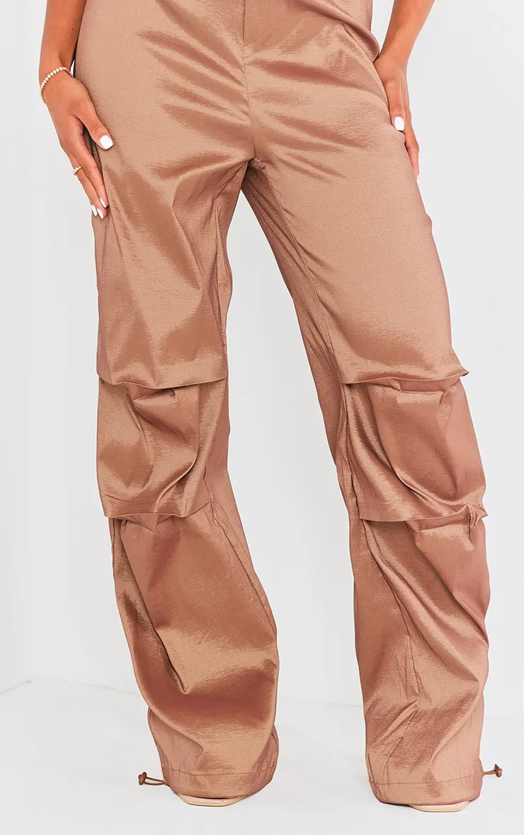 Pantalon cargo à pinces en taffetas bronze métallisé