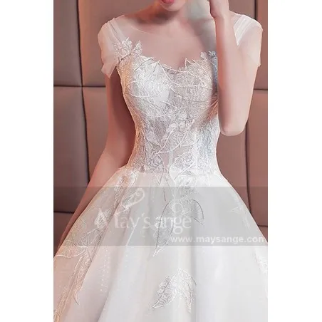 robe de mariée dentelle cérémonie blanche long traîne