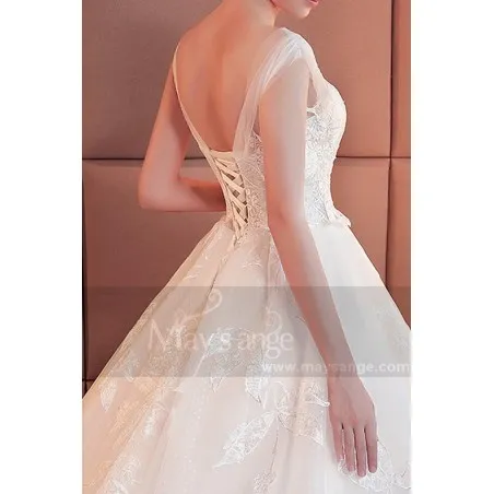 robe de mariée dentelle cérémonie blanche long traîne