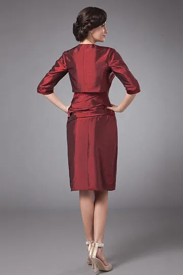 Robe rouge bordeaux pour cérémonie de mariage embellie de dentelle