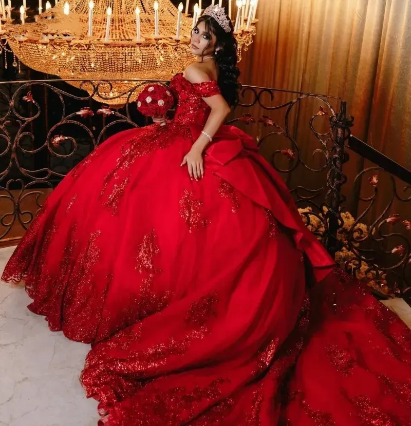 Robes De 15 Quinceanera Rouge Doré, Épaules Dénudées, Paillettes, Grande Taille, Manches Courtes, Nœud Princesse, 2024 Du 188,91