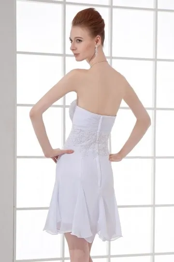 Simple robe de cérémonie blanche bustier cœur orné d'applique